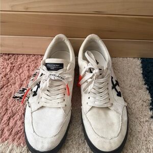 Off-White Vulcanized Low
